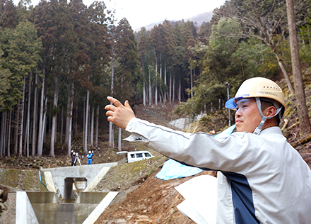 作業員、一般者などの安全を確保するための安全管理、よりよい構造物を提供するための品質管理、より高度な精度の構造物を造るための出来形管理。